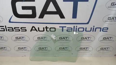 Photo GAT : Glace latérale gauche HYUNDAI HD65, référence PFA4142