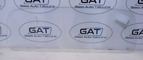 Photo GAT : Lunette arrière KIA 2700 -2- SUV 2004-, référence SO000441