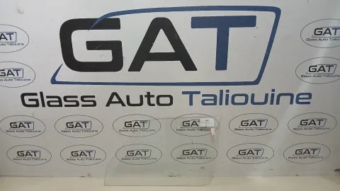 Photo GAT : Glace latérale gauche PEUGEOT 504, référence PFA0464