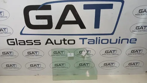 Photo GAT : Glace latérale droite LANDROVER 110, référence PFA3202