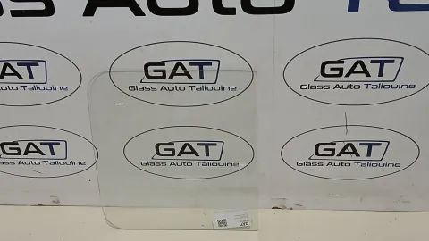 Photo GAT : Glace latérale SUZUKI CARRY EVERY VAN 1985-91, référence SO000594